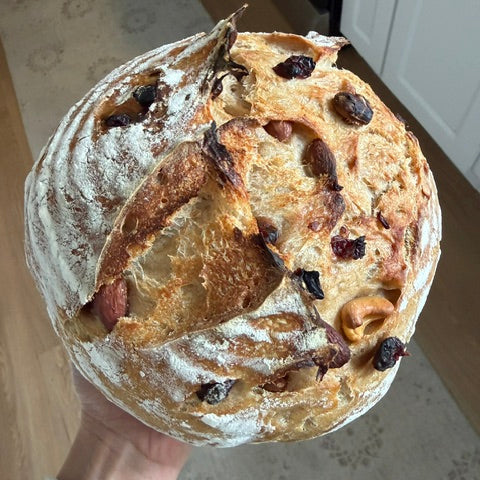 Walnut Raisin (Seasonal nut)